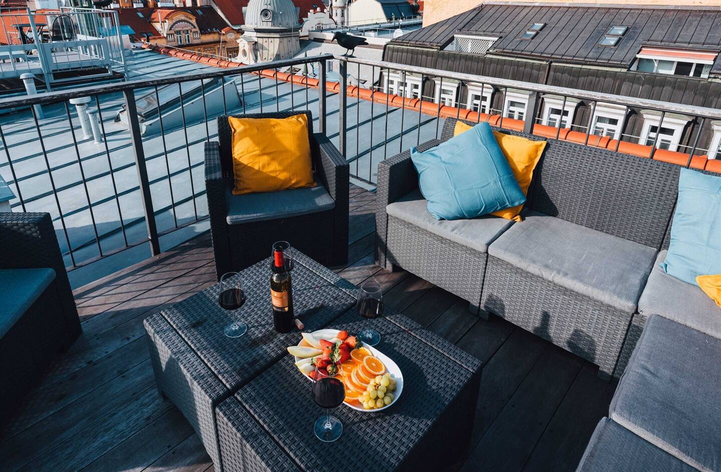 Split Level Apat terrace views Dancing H